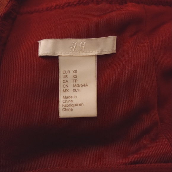 H&M Red Skirt Size XS - Picture 2 of 3